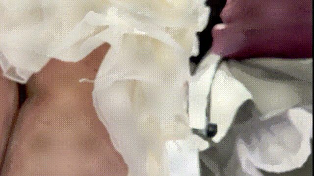 地铁偶遇白裙极品一路尾随偷拍裙底春光 嫩臀红疹暗藏玄机…越看越上瘾！ 配图22