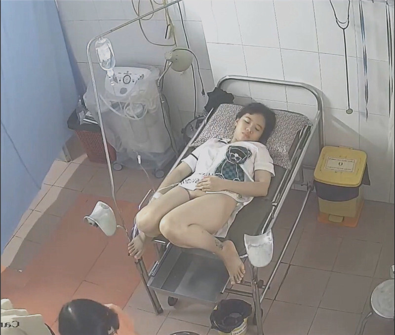 《医院监控破解！姐姐温柔陪伴妹妹做私密阴道内窥镜检查，真实刺激全记录❤️》 - 老宋论坛-老宋论坛