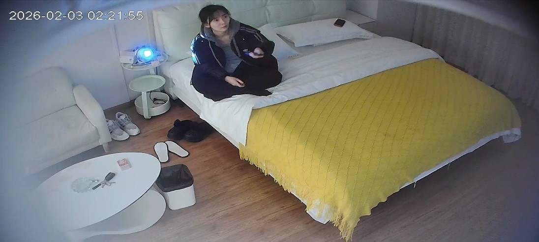 酒店偷拍大尺度流出❤️刚放假白袜学妹被饥渴男友扑倒疯狂猛操穴-老宋论坛