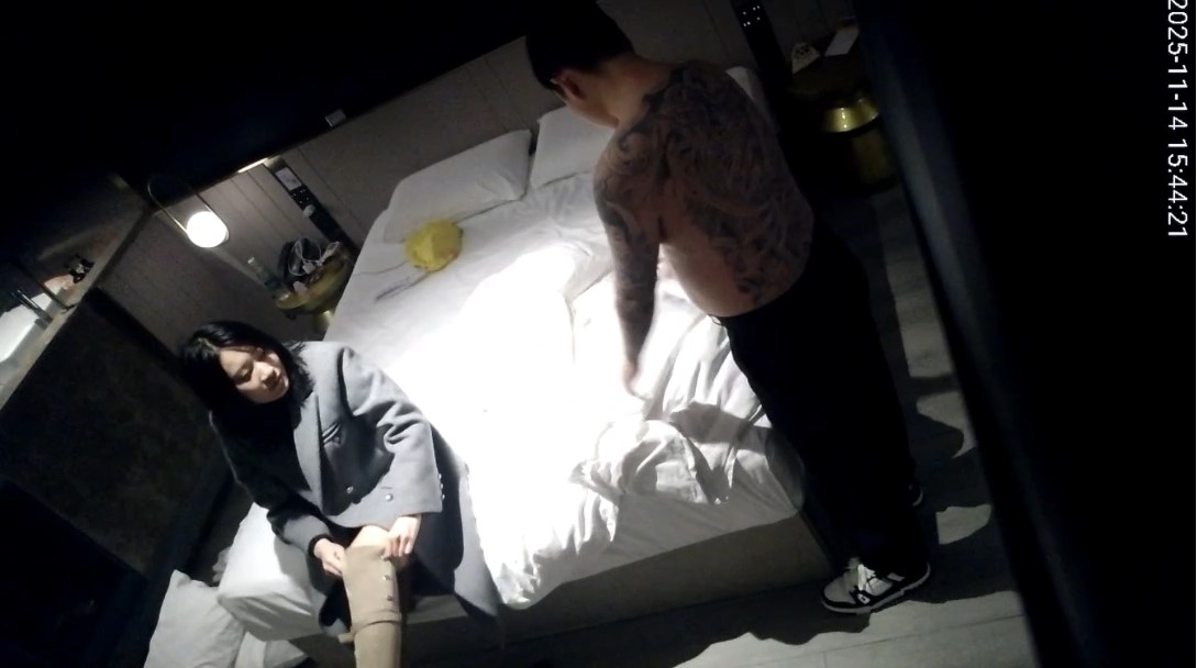 11-14流出酒店偷拍❤️湖南口音穿丁字裤的气质美女被纹身男一顿爆日源码录制（非录屏）完整版（4V) - 老宋论坛-老宋论坛