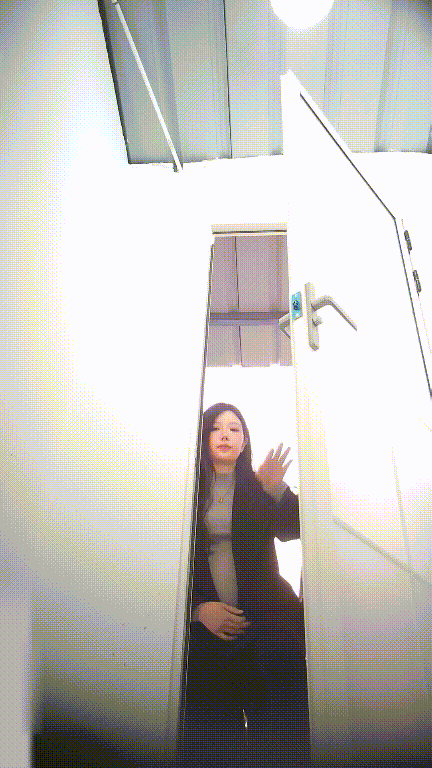 美女如云街边女公厕真实偷拍多位小姐姐方便，近景特写后位双洞清晰可见，同步露脸⑷ 配图8