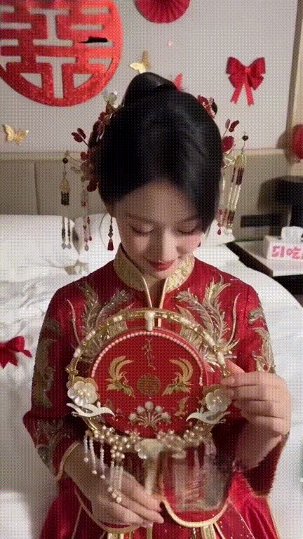 【AI短剧】AI魔改神颜尤物抖娘利世新婚夜沦为众人玩物 伴郎团上阵前后猛攻口穴！ 配图2