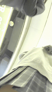 【KFC】制服JK学生妹逛街专注玩手机❤️短裙粉色内内萌萌哒 - 老宋论坛-老宋论坛