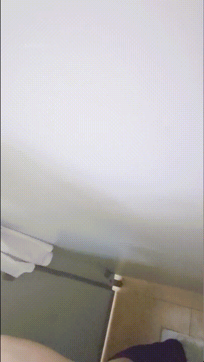 【顶级私密流出】舞蹈系极品大学生嫩逼第二十七期！吊带靓妹私密触碰闻香，抄底价38 配图3