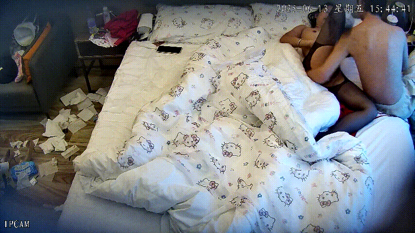 民宿激情夜战：红裙丝袜翘臀女郎被年轻猛男狂插多炮，诱惑爆棚高潮迭起！ 配图9