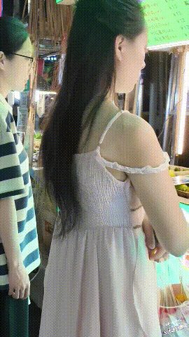 【XZDCS】22元抄底！怀孕大肚骚货真空出街买吃，浓密逼毛湿得一塌糊涂 配图1