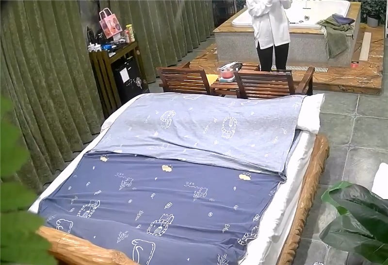 《酒店摄像头破解》平头小哥带着美女同事连着干了三炮牛B 配图10