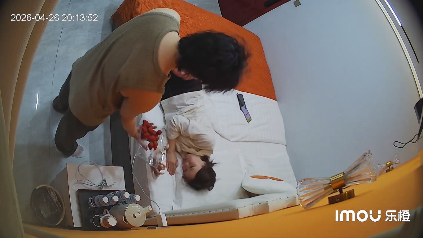乐橙酒店稀有台偷拍清纯脸初恋发型学妹和男友酒店偷尝禁果 配图4