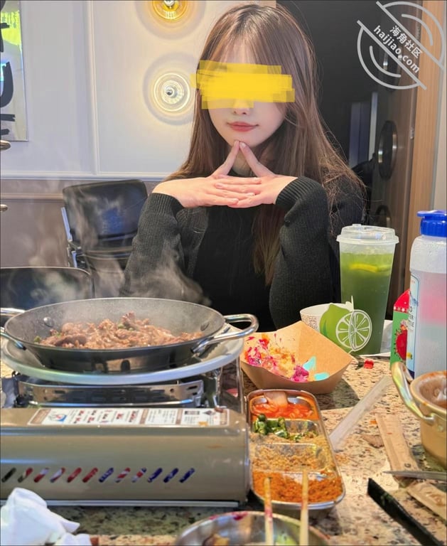 趁老哥不在家,拿下他那超高颜值的老婆,光她那张脸就够我射得了~-老宋论坛
