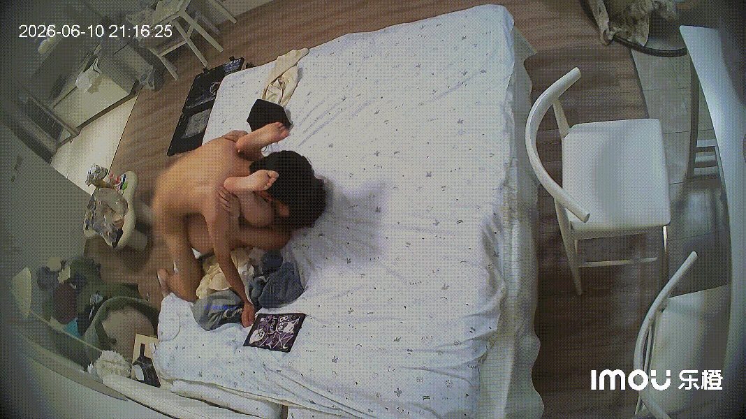 【重磅流出】乐橙酒店偷拍：双马尾软妹一进门就被饥渴男友按在沙发7分钟狂插！年轻情 配图5