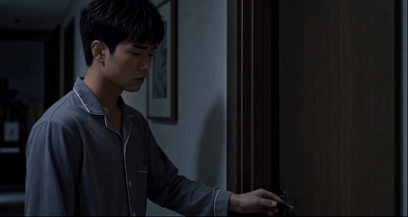 【AI自制小短剧】《妈妈陪儿子高考》妈妈太骚了，儿子看着妈妈的身体发春 原档无水 配图4