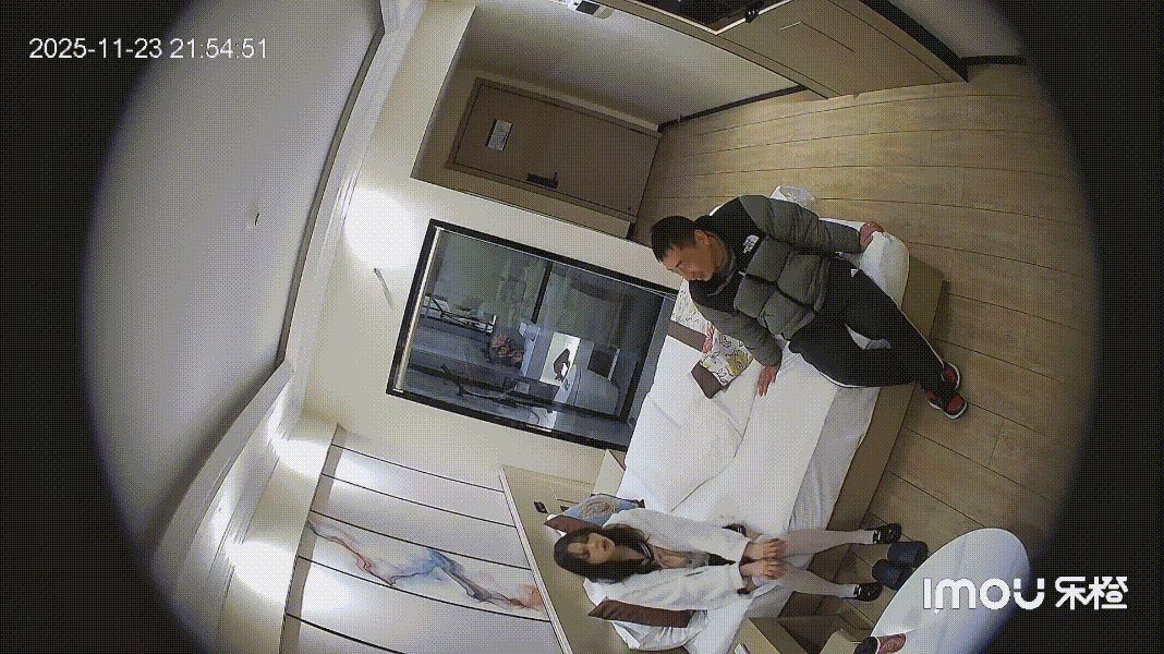 乐橙酒店高清偷拍新房型爆出！清纯女大学生为学费卖身，制服诱惑被大叔猛干高潮尖叫不 配图1