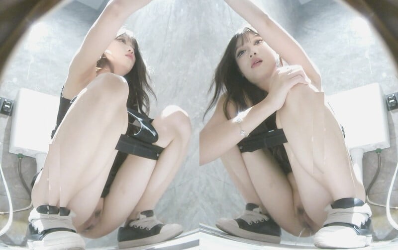 KTV女厕全景偷拍刚刮过B毛的小姐姐白净的美鲍鱼 配图2