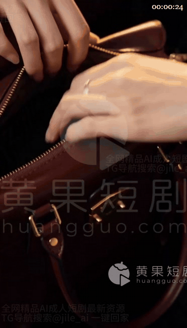 【AI短剧】《快门沦陷》EP预告1-5集，光影交错爱意失控，摄影师放下手里的相机 配图6