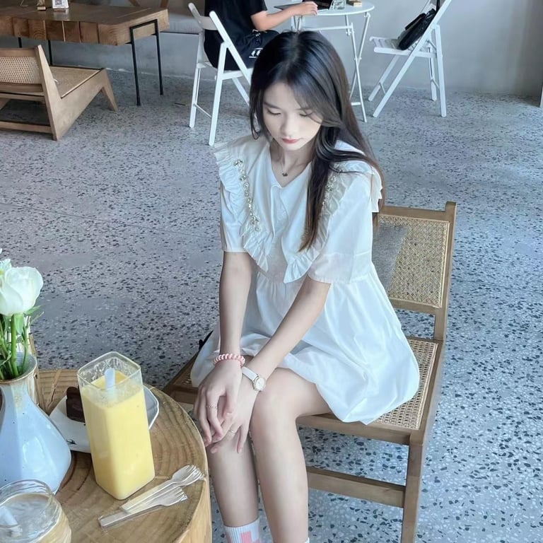 ✨【S级泄密】上海长腿反差母狗妹，极致反差狗链加成，蜜桃臀腿玩年低声呻吟表情淫荡（6V）愃-老宋论坛