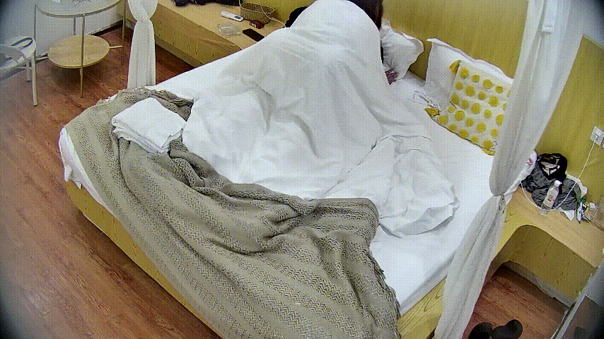 公寓酒店激情夜：猛男坦克狂飙飞起，抱紧疯狂输出，紧致美臀内射爆浆！ 配图2