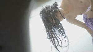 最新流出❤️4K沉浸式偷拍出租屋合租房的两个医院实习的瘦美女和经期美女洗澡 - 老宋论坛-老宋论坛