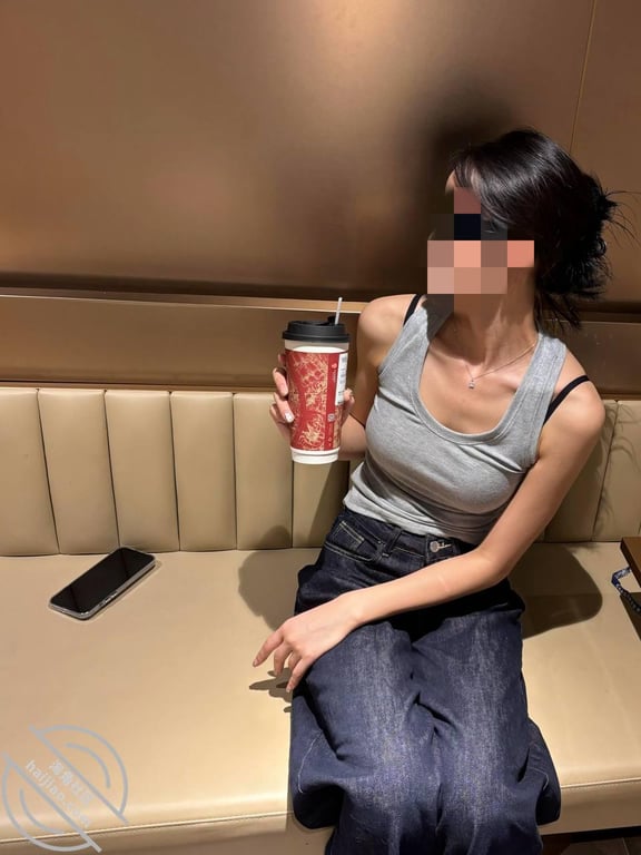 独家原创47，视频贴，撕烂姐姐的丝袜，猛吸她的嫩穴，把鸡扒强行塞入她的嘴 - 老宋论坛-老宋论坛