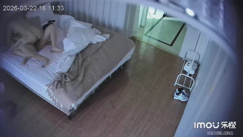 极品长发巨乳美女酒店激情大战眼镜男！雪白大馒头让人一辈子难忘，毛多欲强极致炮体等 配图3