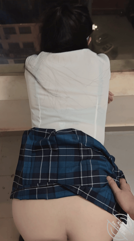 趁着老公出门去买菜,我被他的兄弟按在卫生间里爆操! 配图18