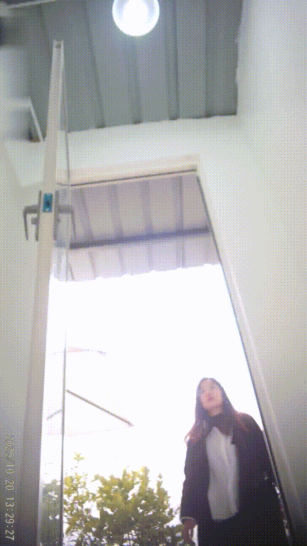 街边女公厕真实偷拍多位女性大小便，特写后位双洞同步露脸，鲍鱼菊花近在咫尺，视觉盛 配图3