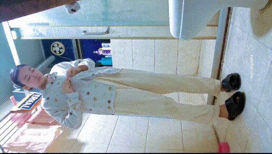 咸湿房东浴室暗藏摄像头偷拍美女租客洗澡换衣服 配图7