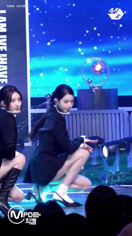 【AI脱衣】韩国女星张元英现场演唱会脱衣 配图3