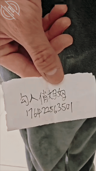18.强行把鸡巴塞进妈妈嘴里。半推半就的妈妈嘴里说着不爽但明显有一点配合 - 老宋论坛-老宋论坛