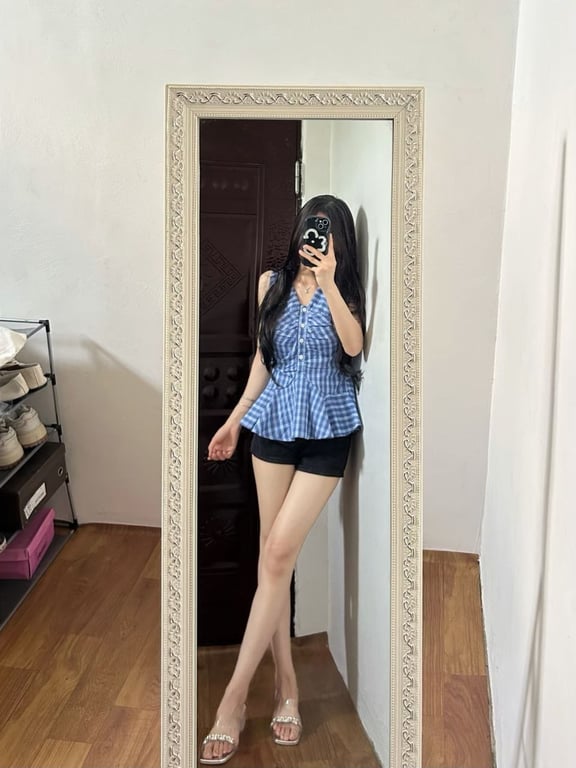 ❤️❤️极品足控女神居家各种角度展示性感美足，玩得特别有感觉，躺床上玩弄男友鸡鸡-老宋论坛