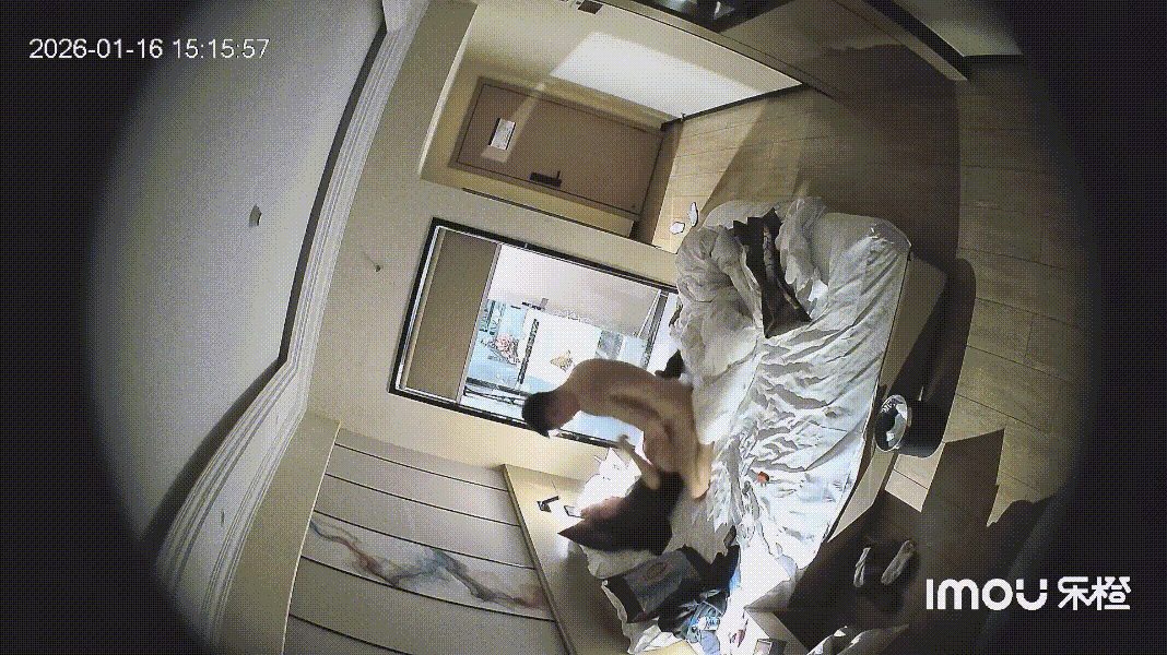 【独家重磅】乐橙酒店高清偷拍：绝美高贵明星脸少妇与纹身猛男激情开钟点房，销魂叫床 配图5