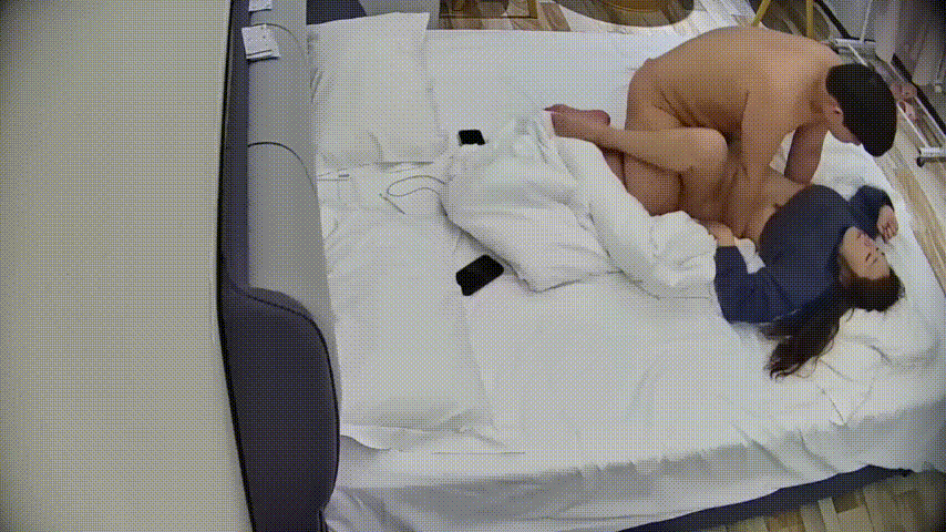 民宿酒店12-8 反差眼镜微胖少妇被猛男床上床下狂操调教后，彻底破防主动跪地深喉 配图4