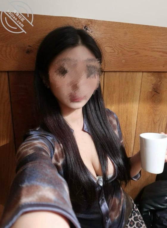 （精品原创）南宁高性价比玩女大学生，胸大腿长人还嫩。一插就流水。 - 老宋论坛-老宋论坛