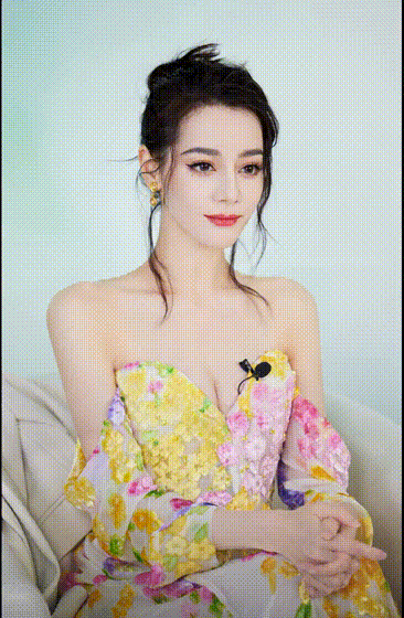【AI脱衣】继续快手抖音小红书网红明星及红人明星的白嫩大奶子！ 配图6