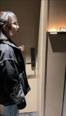 潍坊人民医院周小寒老公出轨被抓奸❤️花老婆的钱包小三 酒店开房留老婆电话被抓包“这智商真欠费！” - 老宋论坛-老宋论坛