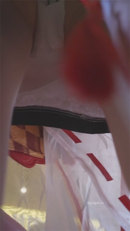 爆推【展会捡漏】极品颜值嫩妹，大长腿翘臀紧致，粉嫩饱满蜜穴，弯腰后入爽翻天1V1 配图5