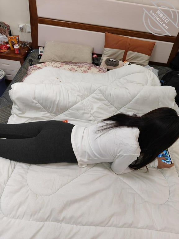 54.背着姐姐约操小姨子，不巧小姨子来大姨妈，让小姨子给我口爆，吞下精液-老宋论坛