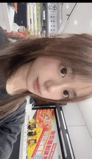 ⭐⭐【独家泄密】郑州极品爆乳高颜骚女友 淋浴头猛喷粉穴自抠特写 掰开骚逼给男友看 配图4