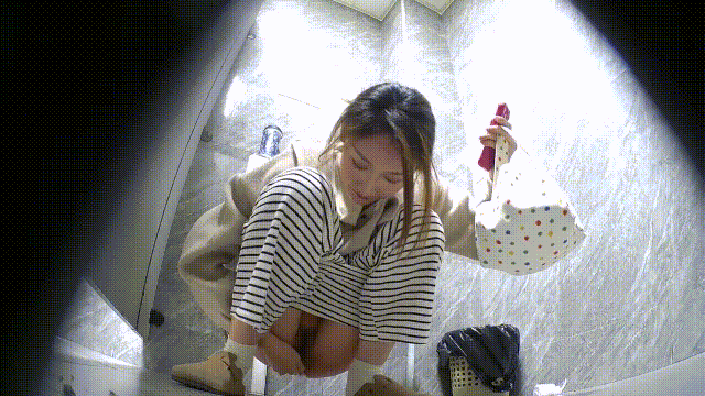 ⚫️美女如云女厕正面脸穴同框偷拍多位漂亮小姐姐方便 - 老宋论坛-老宋论坛