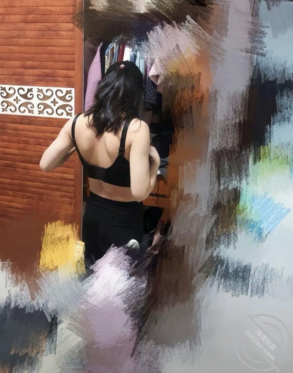 （原创）后妈：不要啊，会被听到的。我还是把她按着操了。然后内射了她-老宋论坛