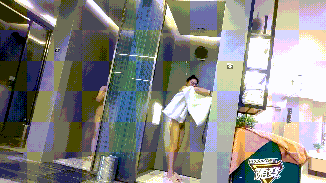 洗浴中心女士间内部春色真实曝光⑵，环肥燕瘦各种年龄段女性裸奔 配图3