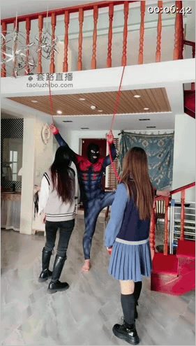 ㊙【SM调教】【罗宾女王】全体重踝踏坐脸萝莉装蜜儿双全体重踩踏做脸/暴力吊打踢裆 配图2