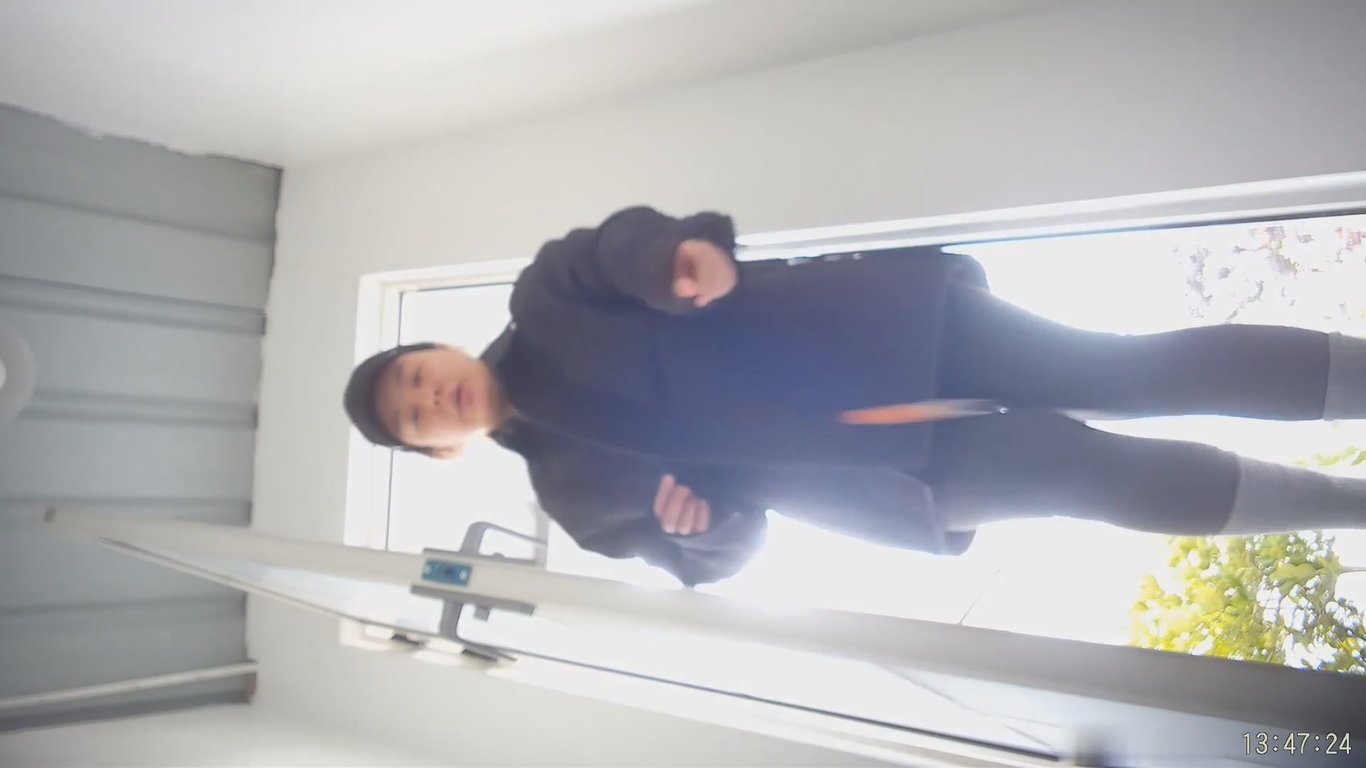 前段时间很火的某莉岛网红景区女厕偷拍JK短裙萝莉妹听说话声音貌似男的高清无水印原 配图10