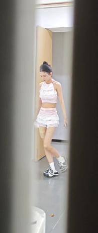 🔥八月私房新流！70元超值【主播厕拍】清纯短裙露脐美女斯文外表下狂拉巨便，前景偷窥高清（3V） - 老宋论坛-老宋论坛