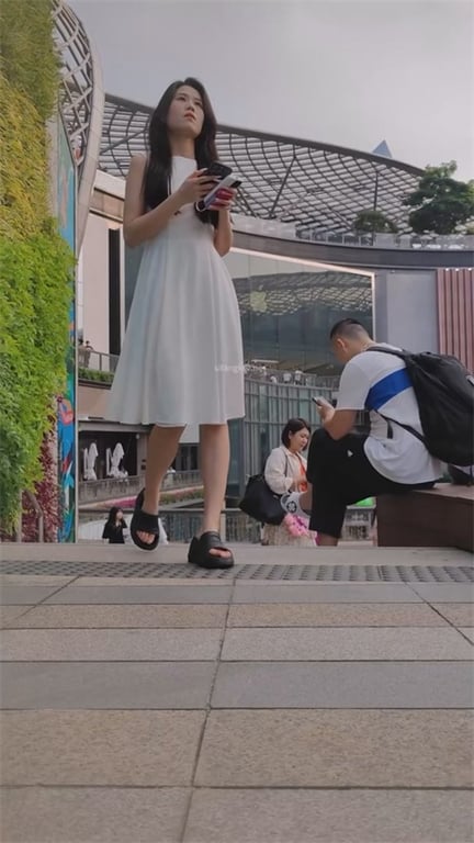 极致诱惑【商场偷拍】顶级靓女大长腿玉足高清特写，个性内裤撩人欲火，硬到爆7V 配图21
