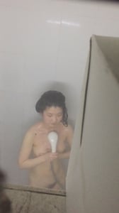 高校宿舍浴室窗外偷拍❤️两个身材还不错的妹子洗澡高清无水印版[251MB/MP4/01:58/LM] - 老宋论坛-老宋论坛