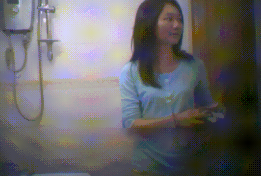 咸湿房东真实偷拍合租姐妹们下班后日常洗澡，身材都不错，年轻温柔漂亮 配图8
