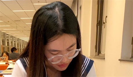 极品推荐图书馆水手服颜值嫩妹主动开腿迎偷拍！Part2原档无水10V，龟男你马子 配图13