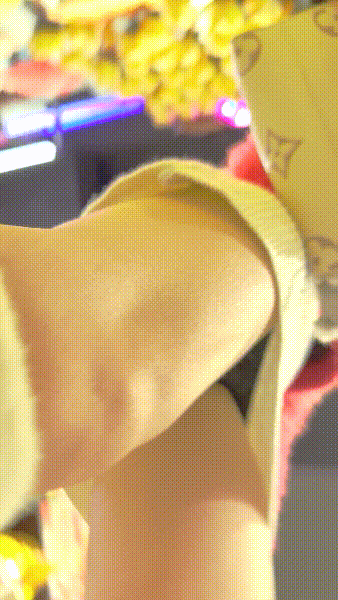 【KFC】极品S曲线美女包臀裙黑内若隐若现❤️路过男人集体回头率爆表！-老宋论坛