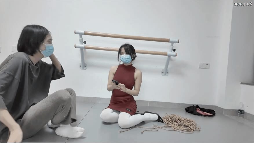 ㊙【SM调教】【海砂工作室】运动系少女ひな桑的丝袜真空全包水刑录像⑥10V 配图4