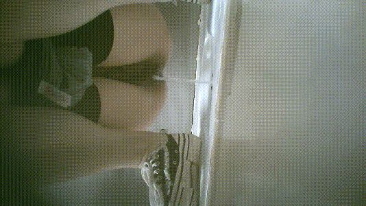 桌球厅女厕全景偷拍多位美女各种极品美鲍鱼2 配图14